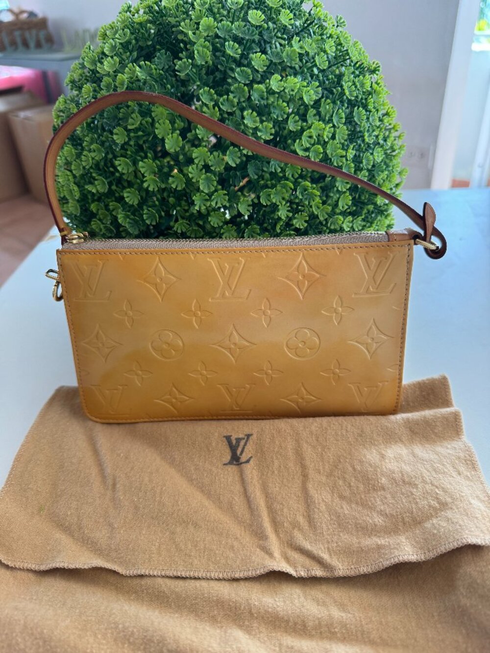 Authentic Vintage LV Monogram Vernis Pochette #VI1909